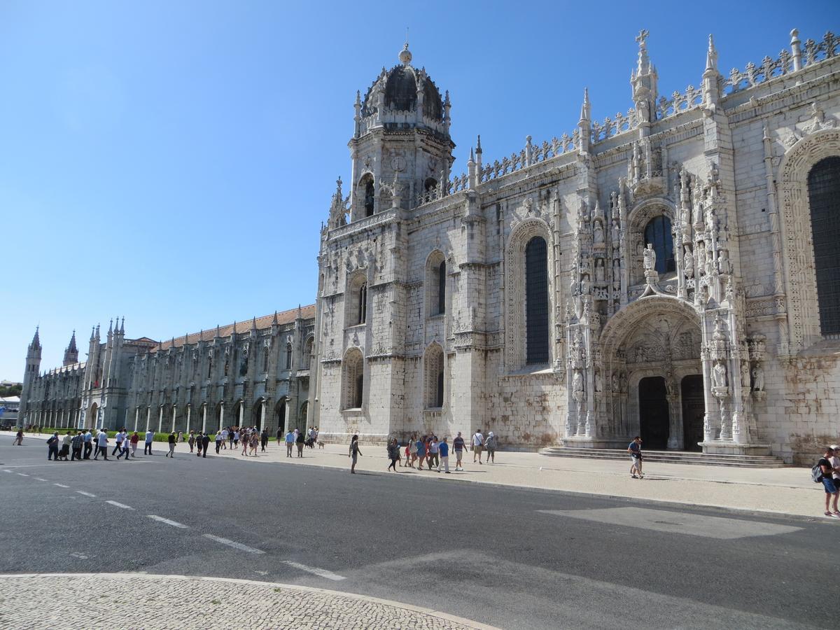 Go Native Lisbon - Principe Real Apartment Luaran gambar
